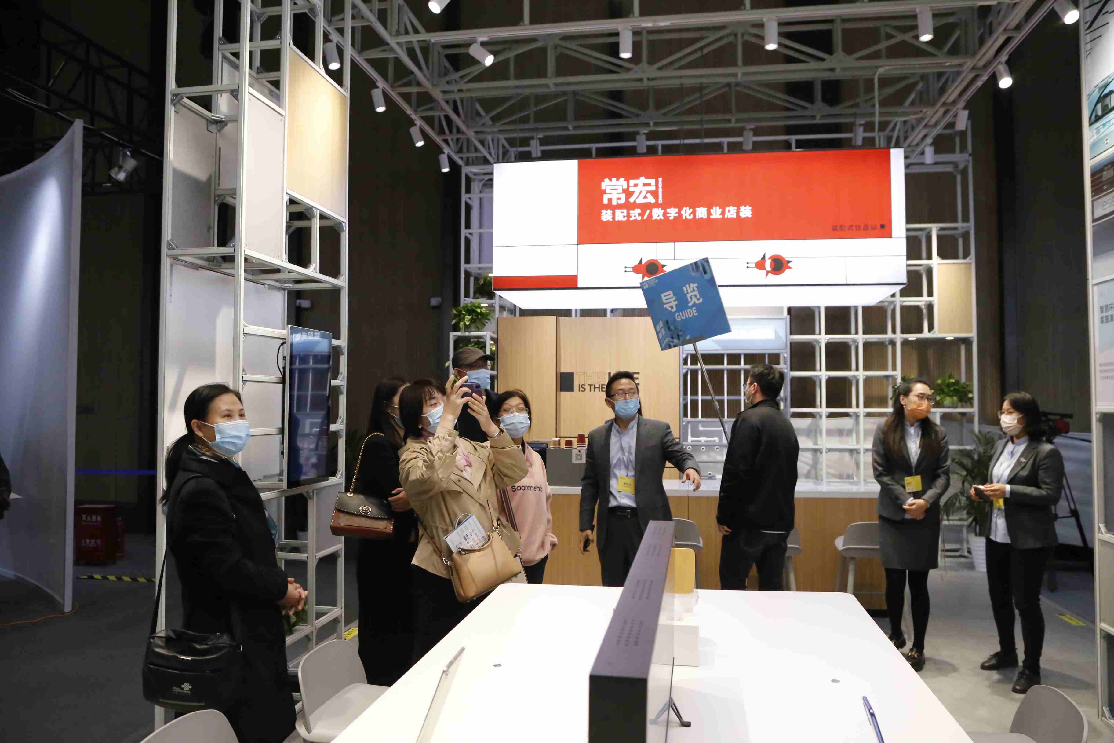 常宏聚焦“低碳、裝配式、數(shù)字化店裝”展出商業(yè)店裝系統(tǒng)集成