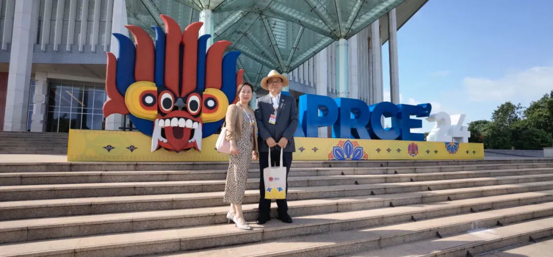 常宏集團(tuán)董事總經(jīng)理王躍、常宏進(jìn)出口貿(mào)易有限公司執(zhí)行總經(jīng)理李華隨中國(guó)代表團(tuán)赴斯里蘭卡參加第二十一屆亞太零售商大會(huì)暨展會(huì)